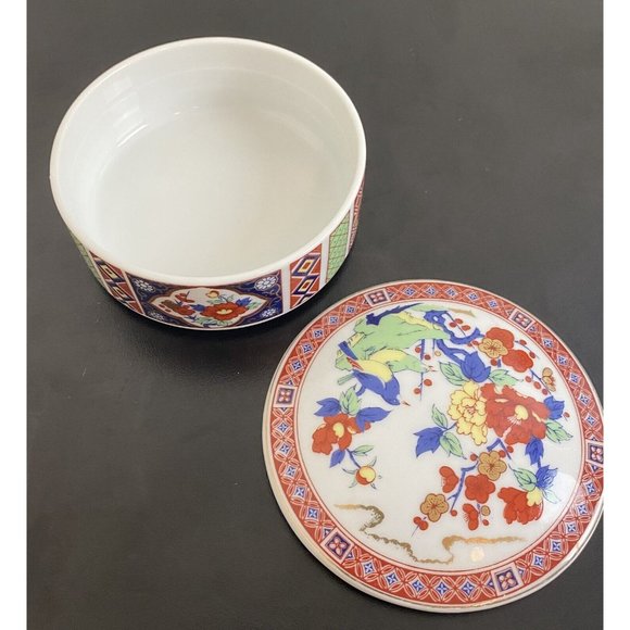 Chinese Porcelain Round Trinket or jewelry box with bird and flowers Lidded - Picture 7 of 9